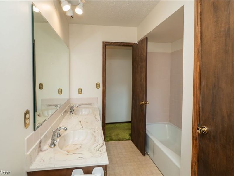 2421 Fairview Road , Uniontown, OH 44685 Photo 22