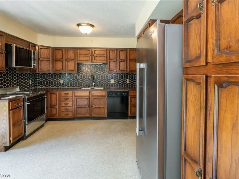 2421 Fairview Road , Uniontown, OH 44685 Photo 9