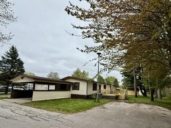 19 Elm Court, Muskegon, MI 49445