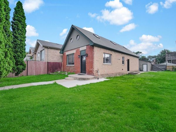 3844 S Artesian Avenue , Chicago, IL 60632
