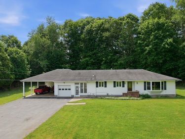 21 Brookside Avenue, Minetto, NY 13115
