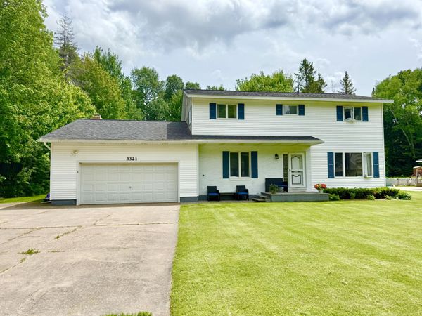 3321 Lakeshore DR, Sault Ste Marie, MI 49783