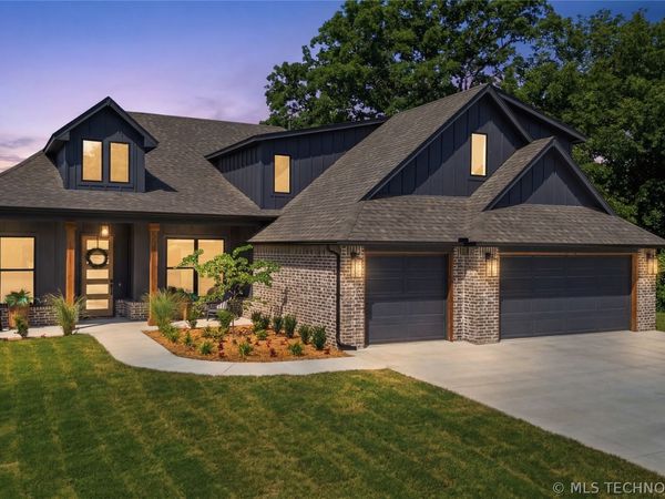 18236 S Clear Creek Court , Claremore, OK 74017