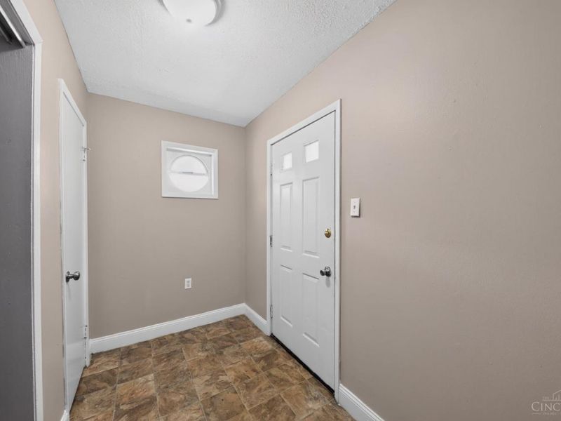 8769 Zodiac Drive, Springfield Twp., OH 45231 Photo 7
