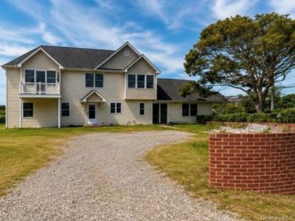 300 S Snedecor Avenue , Bayport, NY 11705