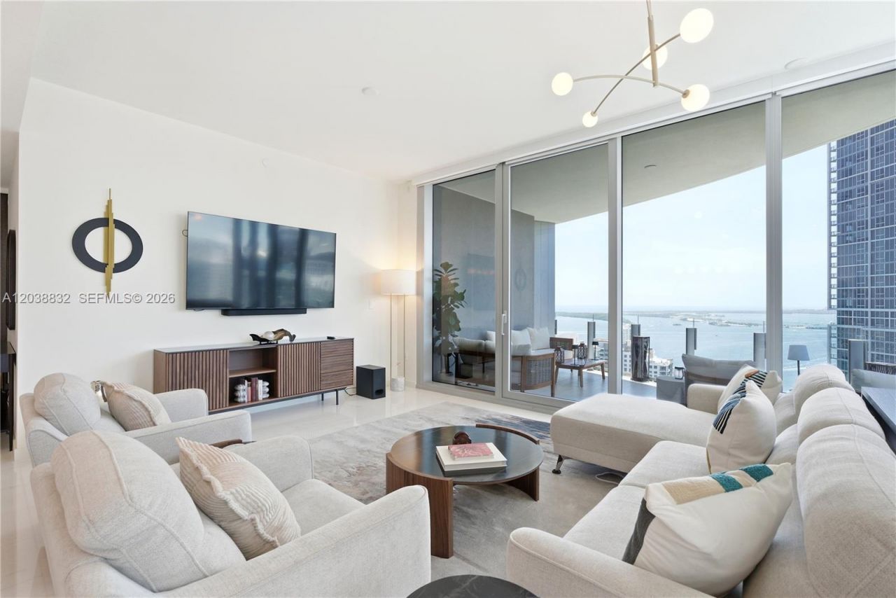 300 Biscayne Boulevard Way, Unit 4007W, Miami, FL 33131 Photo