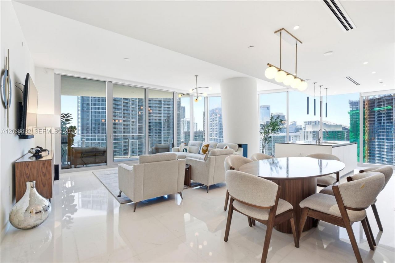 300 Biscayne Boulevard Way, Unit 4007W, Miami, FL 33131 Photo