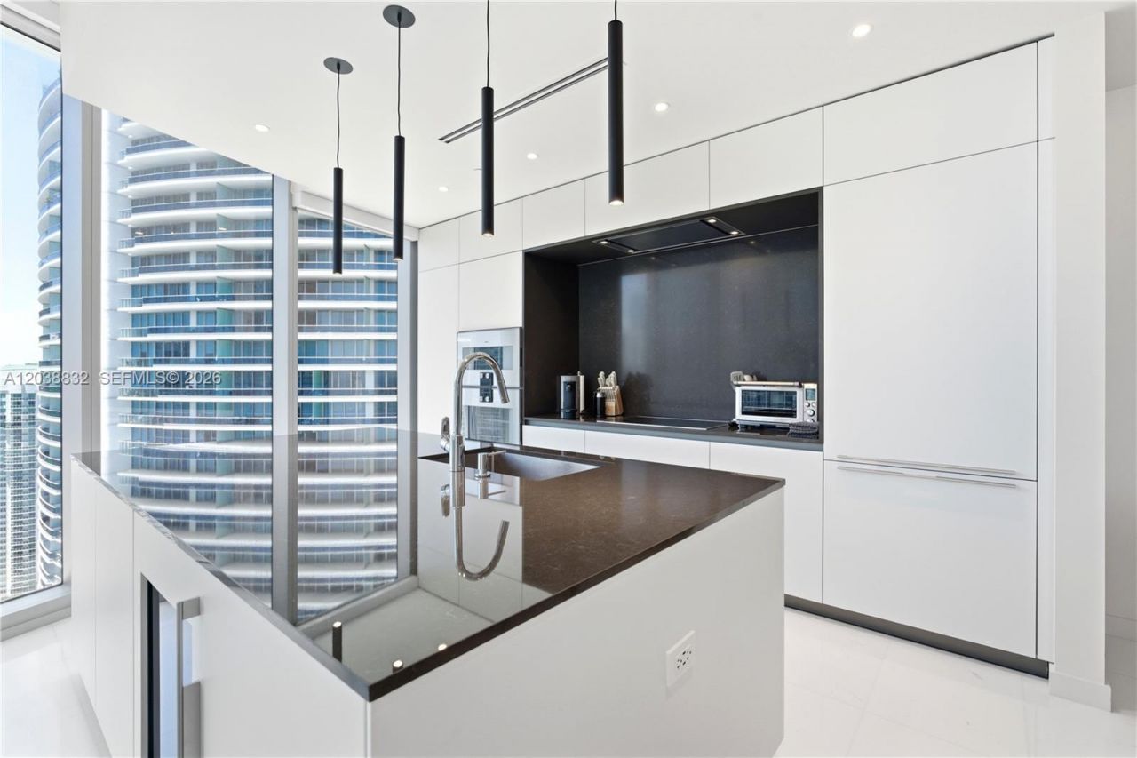300 Biscayne Boulevard Way, Unit 4007W, Miami, FL 33131 Photo