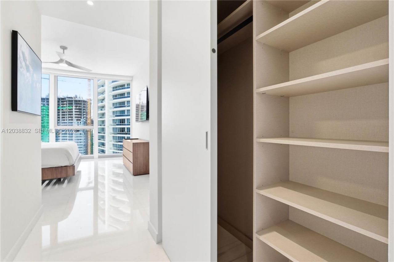 300 Biscayne Boulevard Way, Unit 4007W, Miami, FL 33131 Photo