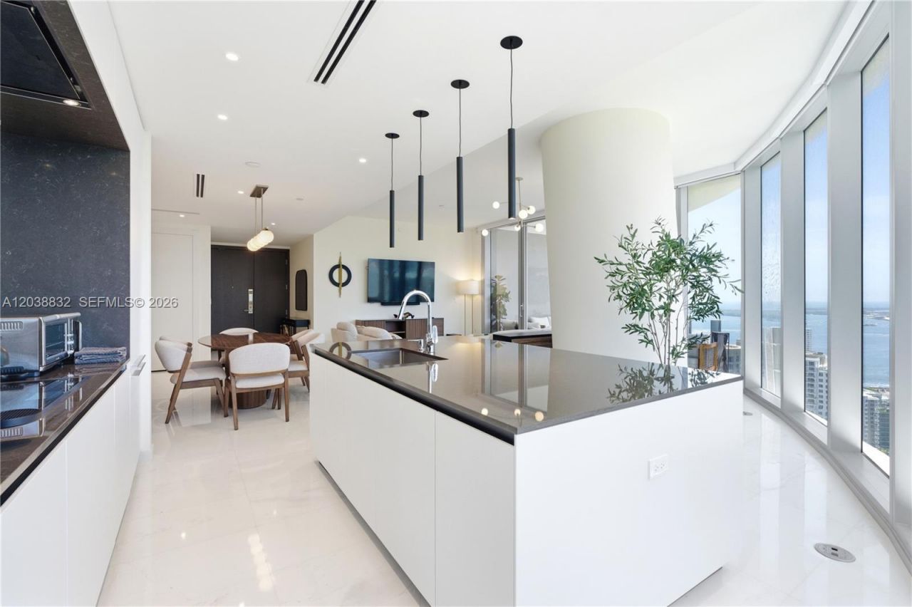 300 Biscayne Boulevard Way, Unit 4007W, Miami, FL 33131 Photo