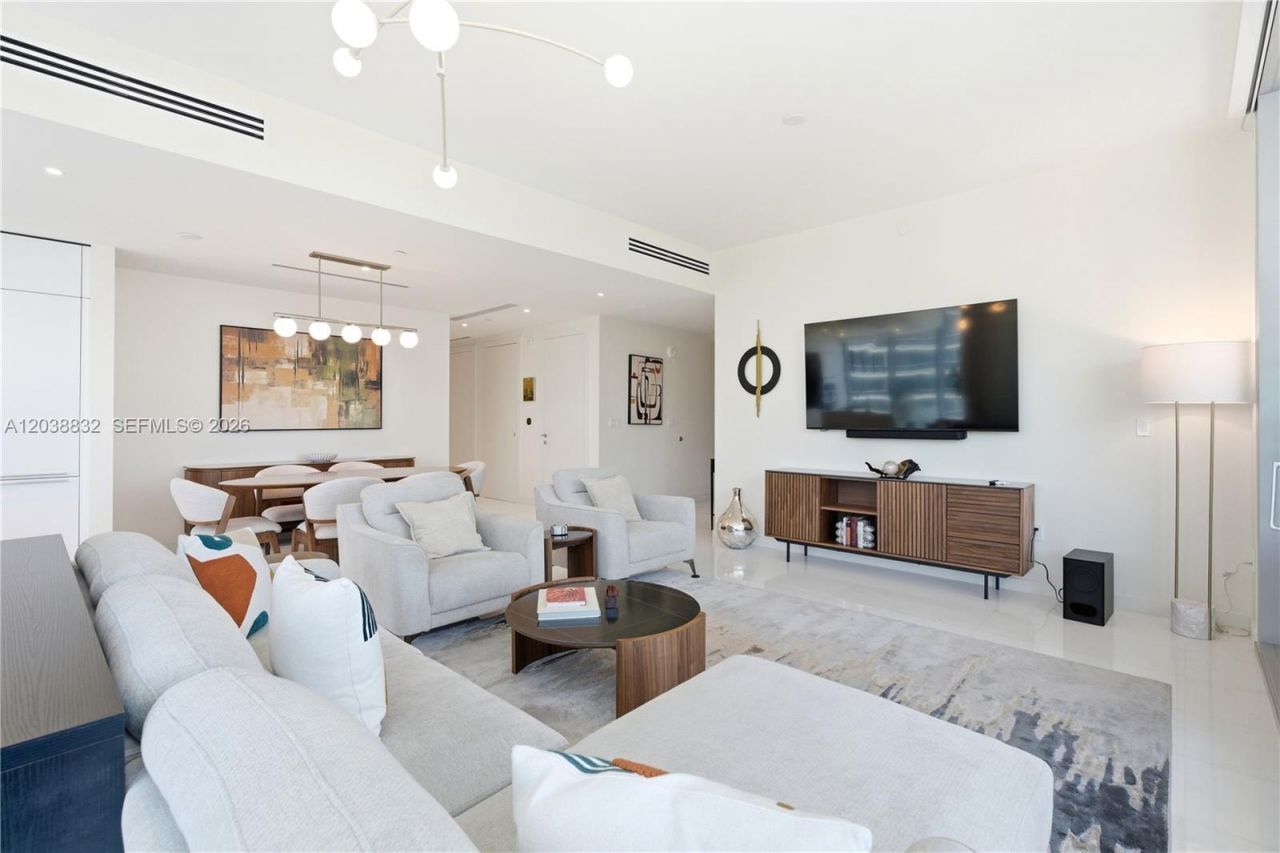300 Biscayne Boulevard Way, Unit 4007W, Miami, FL 33131 Photo