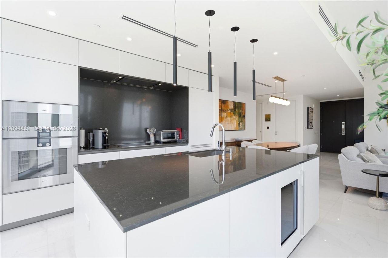 300 Biscayne Boulevard Way, Unit 4007W, Miami, FL 33131 Photo