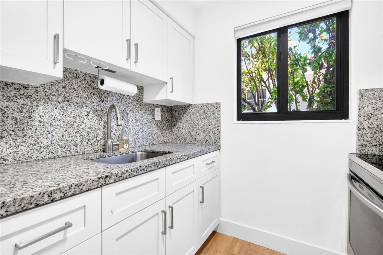 3522 SW 25th St , Unit 3522, Miami, FL 33133 Photo