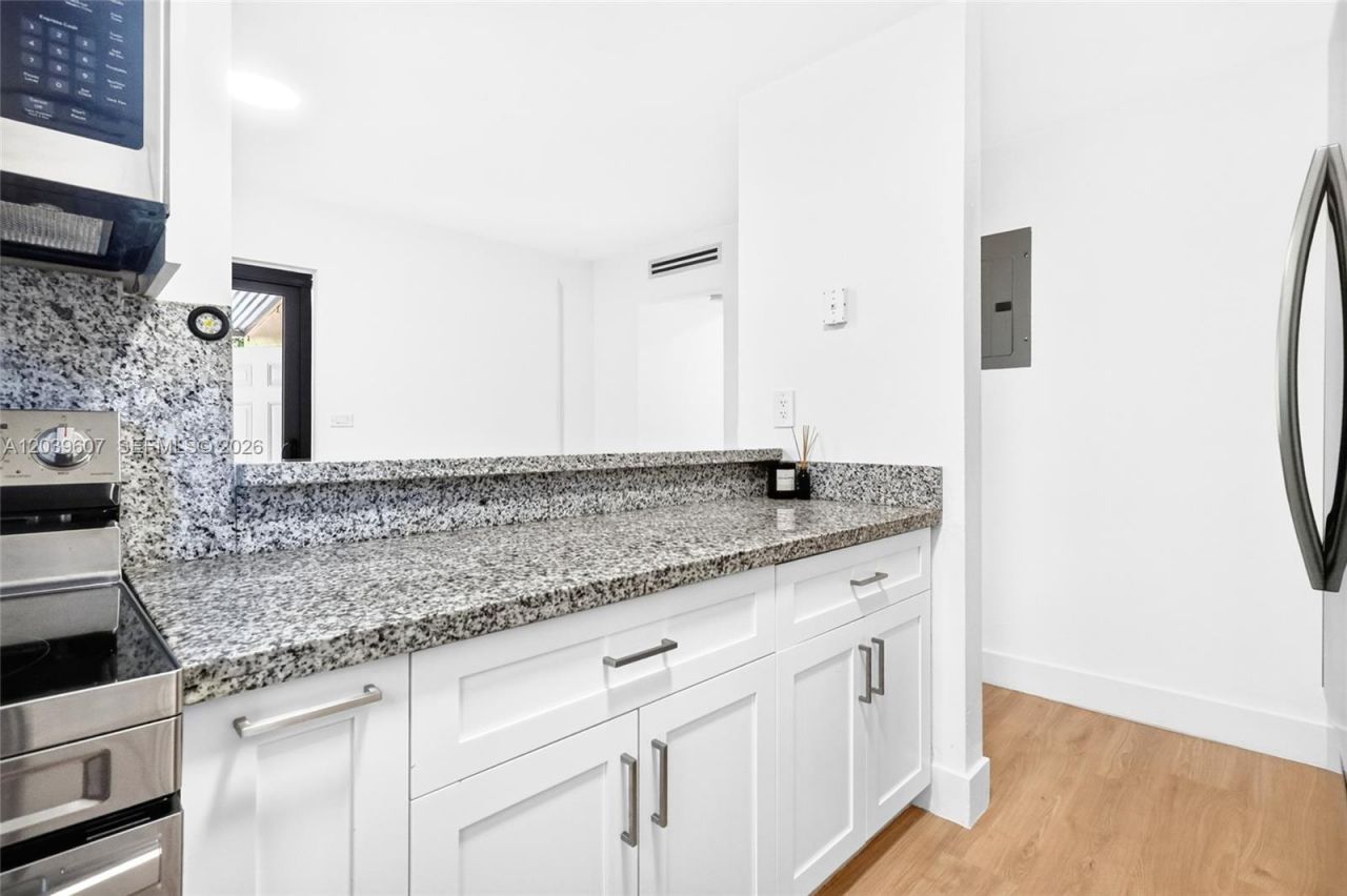 3522 SW 25th St , Unit 3522, Miami, FL 33133 Photo