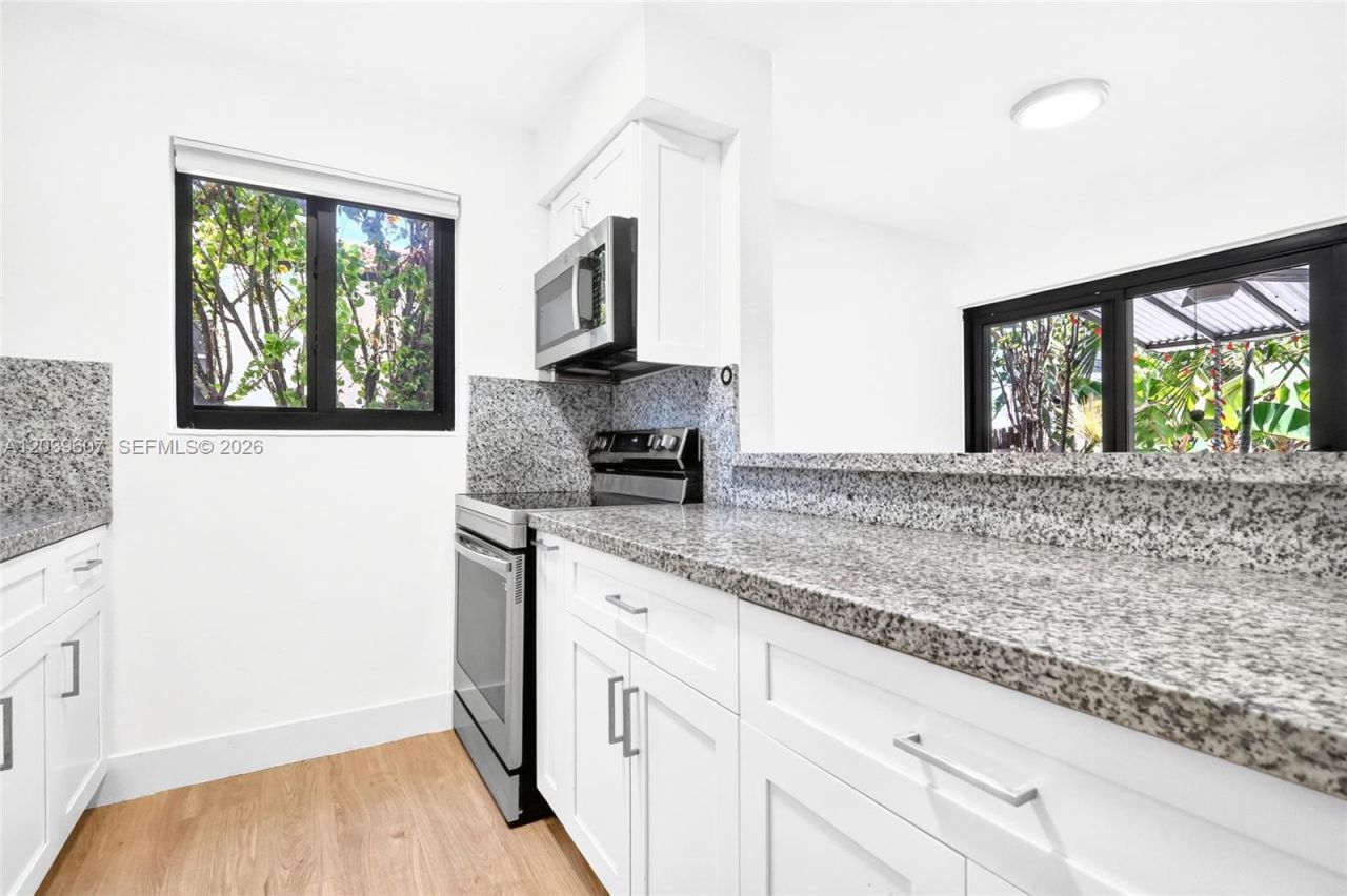 3522 SW 25th St , Unit 3522, Miami, FL 33133 Photo