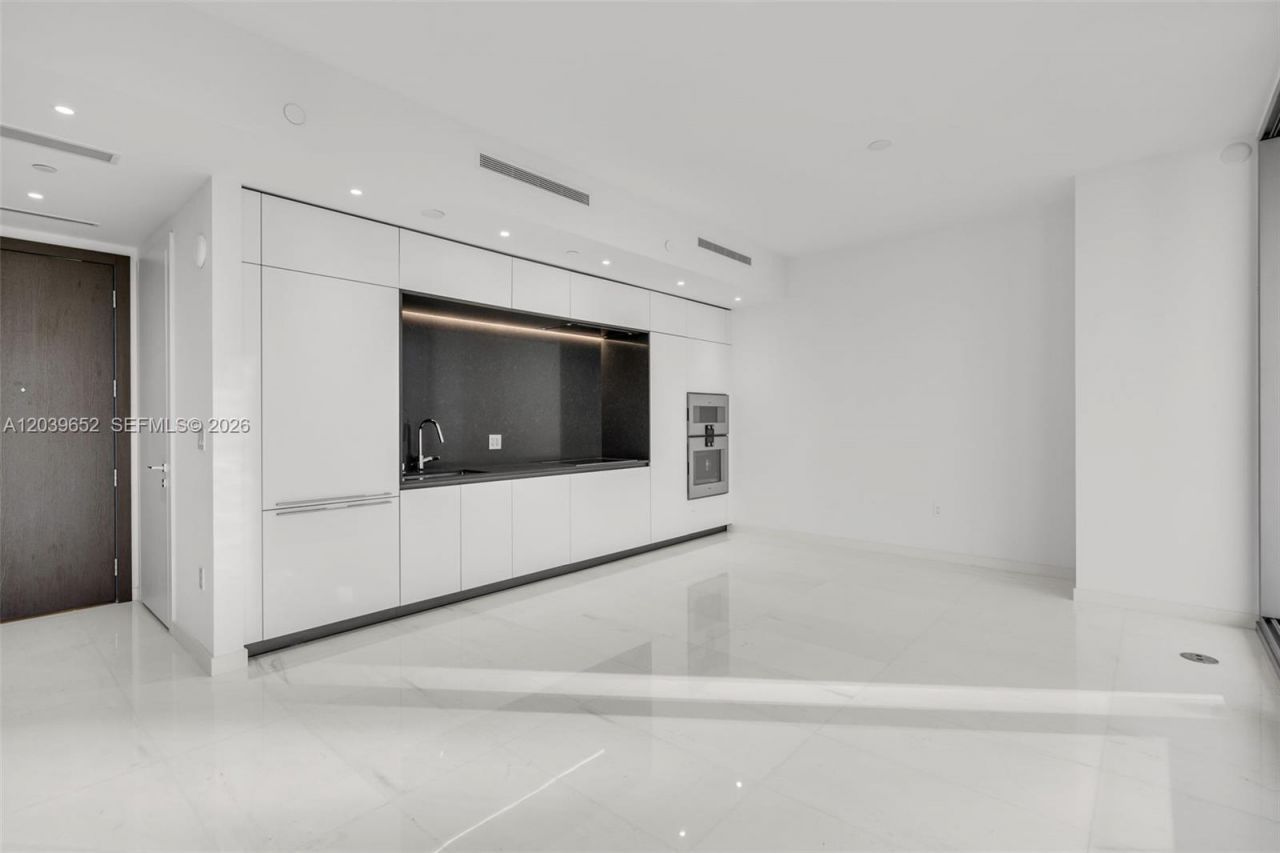 300 Biscayne Blvd Way, Unit 4008, Miami, FL 33131 Photo