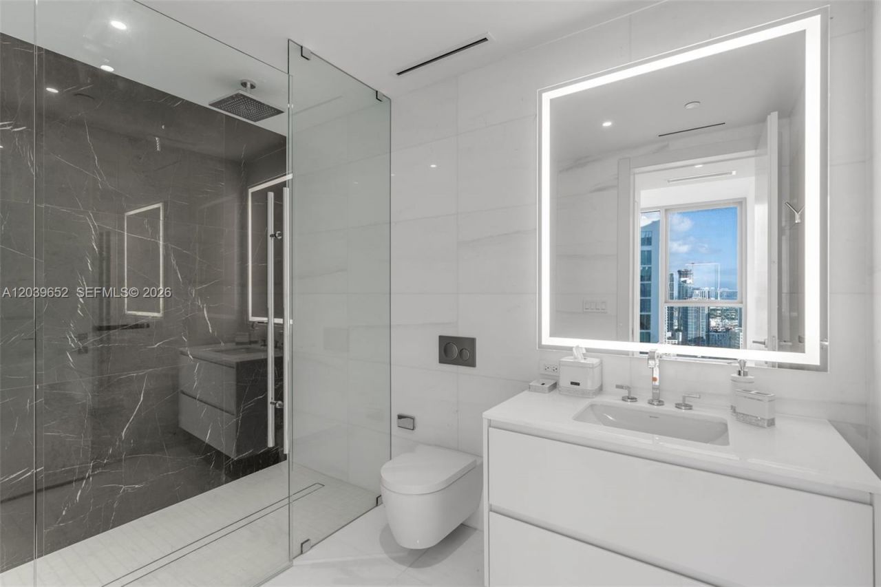 300 Biscayne Blvd Way, Unit 4008, Miami, FL 33131 Photo