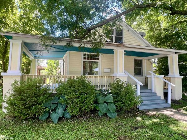 308 E Adams Avenue, Fairfield, IA 52556