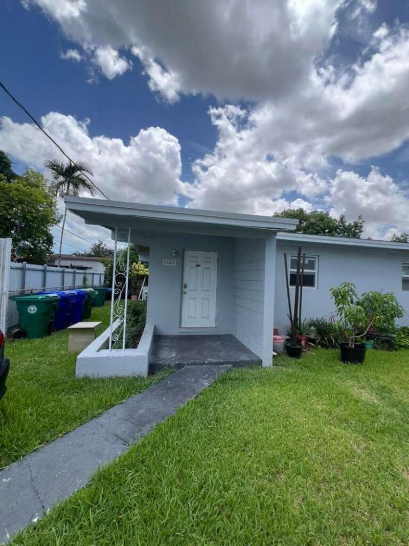 1524 NW 42nd Street, Unit B, Miami, FL 33142 Photo