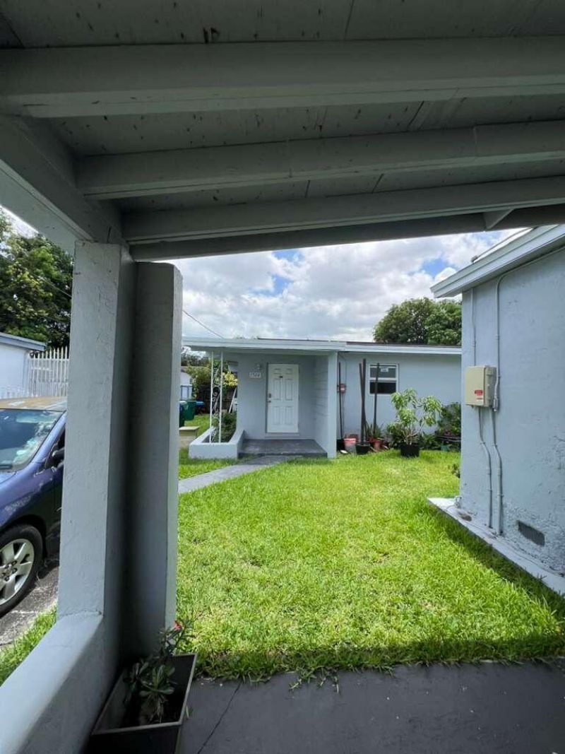 1524 NW 42nd Street, Unit B, Miami, FL 33142 Photo