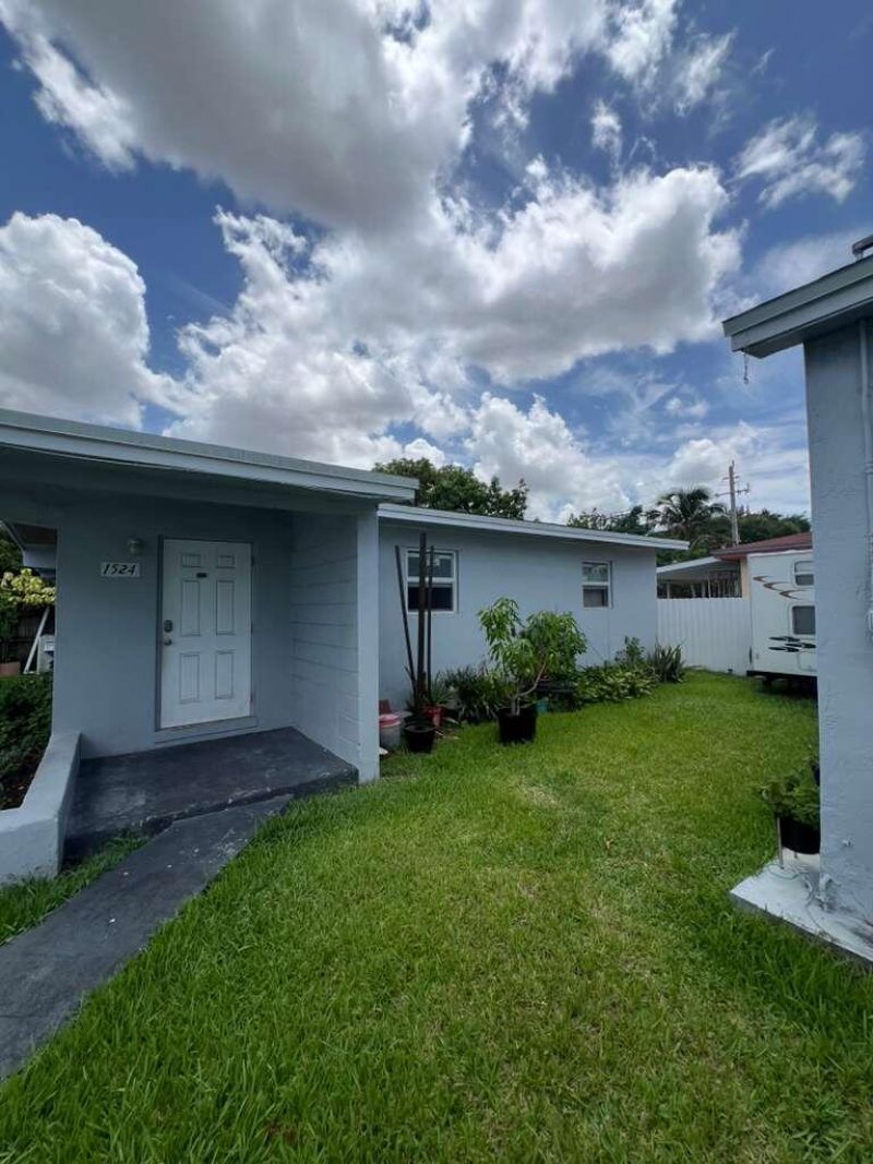 1524 NW 42nd Street, Unit B, Miami, FL 33142 Photo