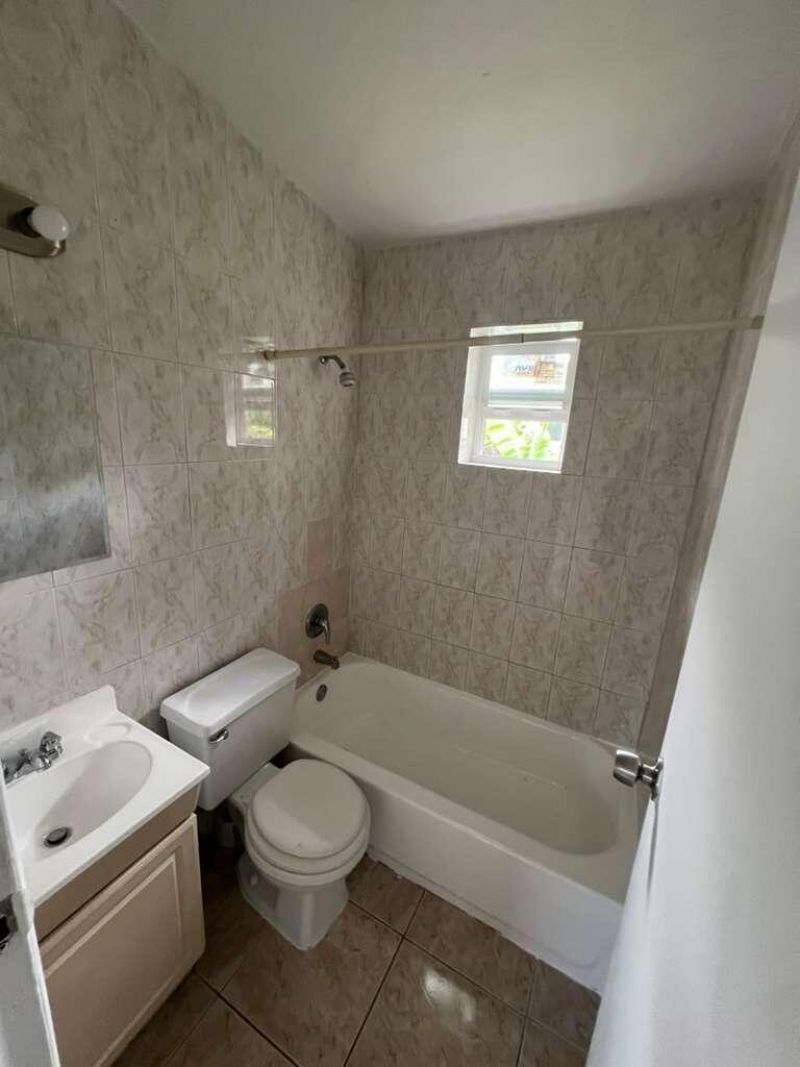 1524 NW 42nd Street, Unit B, Miami, FL 33142 Photo