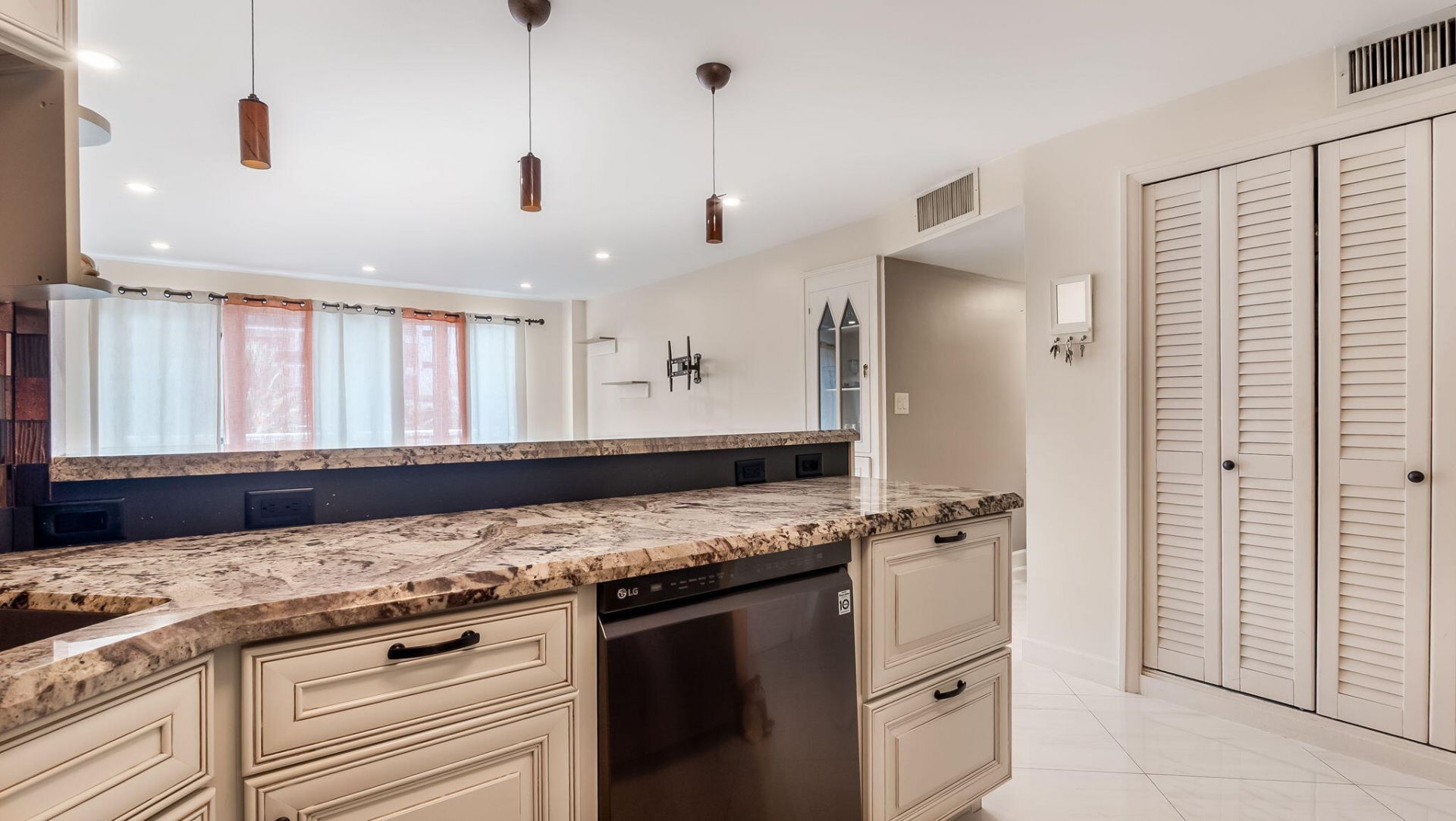 133 N Pompano Beach Boulevard, Unit 204, Pompano Beach, FL 33062 Photo