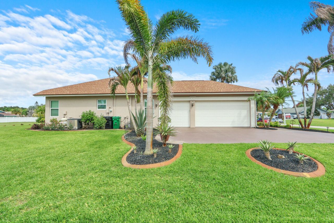2043 SE Bisbee Street, Port Saint Lucie, FL 34952 Photo