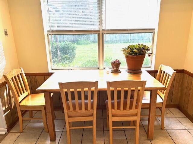111 Finch Street Photo 10