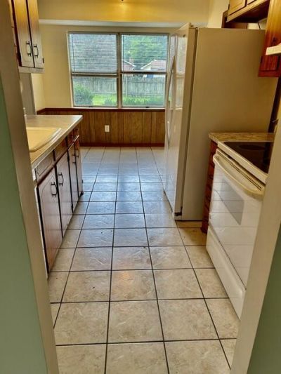 111 Finch Street Photo 11