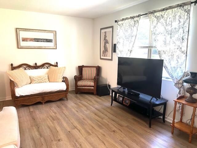 111 Finch Street Photo 5