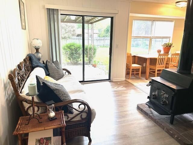 111 Finch Street Photo 7