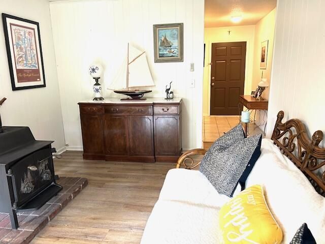 111 Finch Street Photo 8