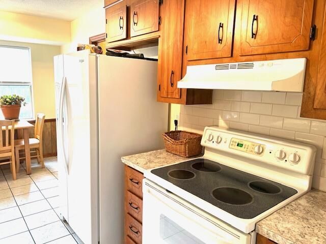 111 Finch Street Photo 9