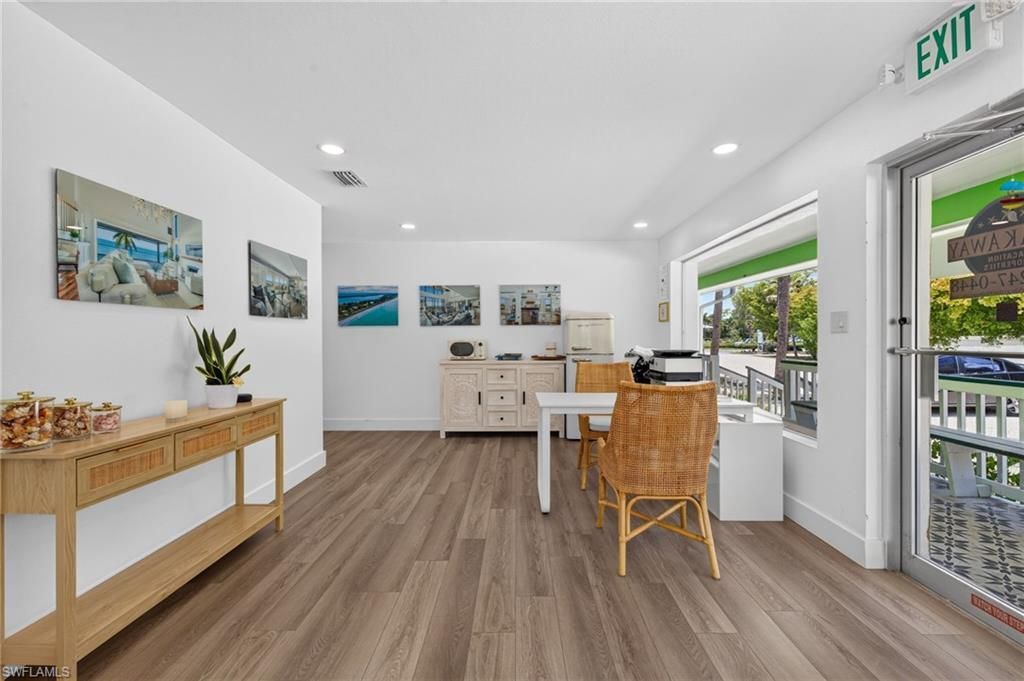 1640 Periwinkle Way , Unit 5, Sanibel, FL 33957 Photo
