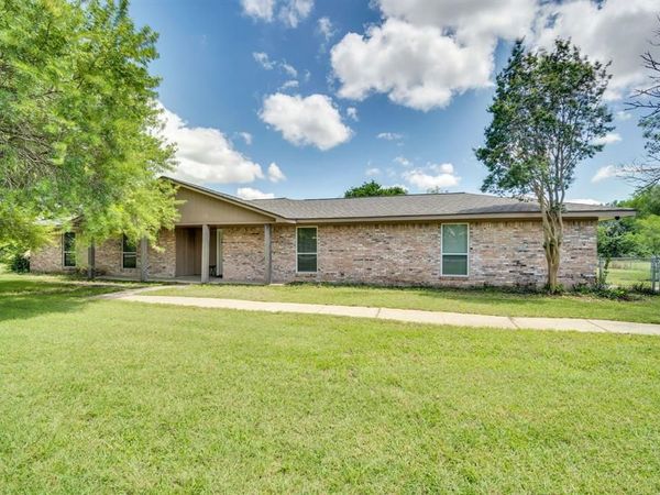 112 Burkett Lane, Pecan Hill, TX 75154