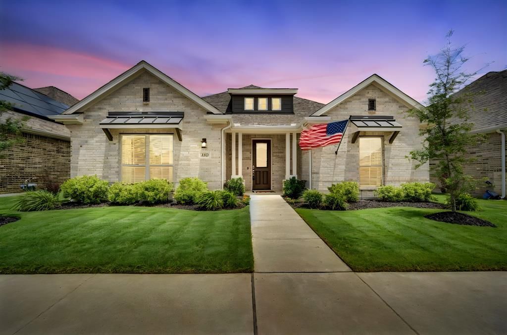 2212 Vista Way, Waxahachie, TX 75165 Main Photo