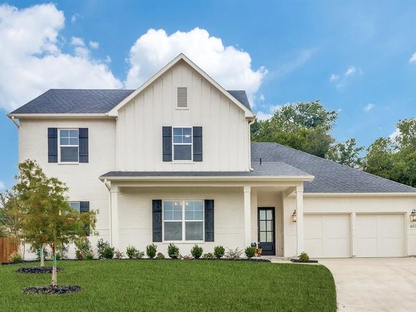 622 Sterling Court, Benbrook, TX 76126