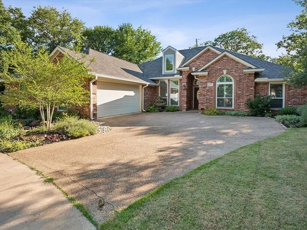 2701 Hidden Lake Drive, Grapevine, TX 76051