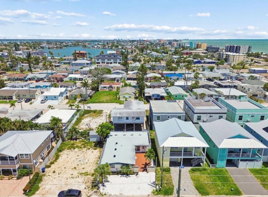 14906 N Bayshore Drive, Madeira Beach, FL 33708 Photo