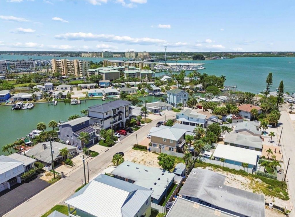14906 N Bayshore Drive, Madeira Beach, FL 33708 Photo