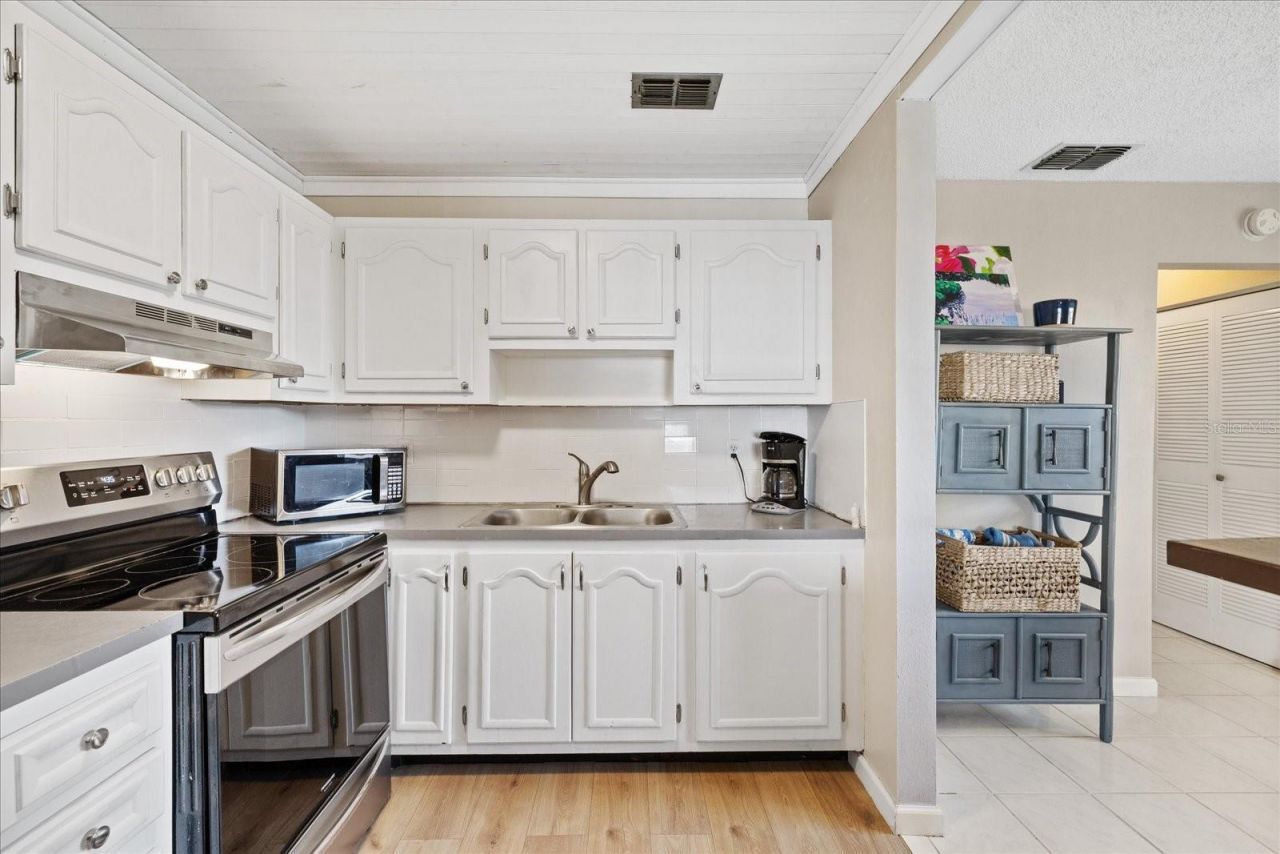 11635 Bayonet Lane , Unit B, New Port Richey, FL 34654 Photo