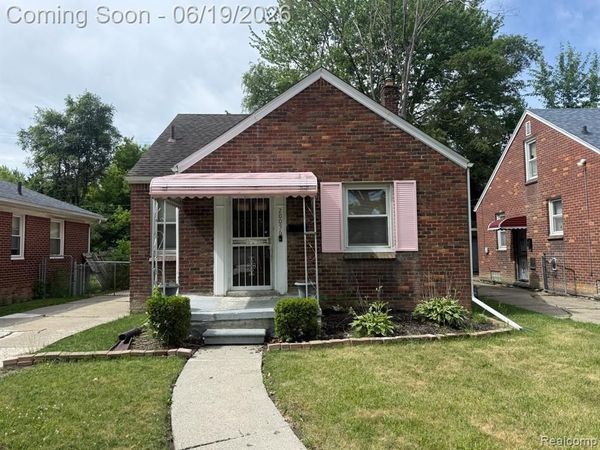 20056 Roscommon Street, Harper Woods, MI 48225