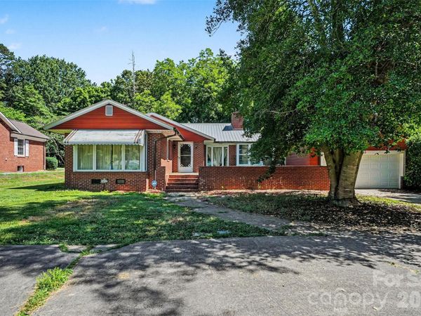 1612 Statesville Boulevard , Salisbury, NC 28144