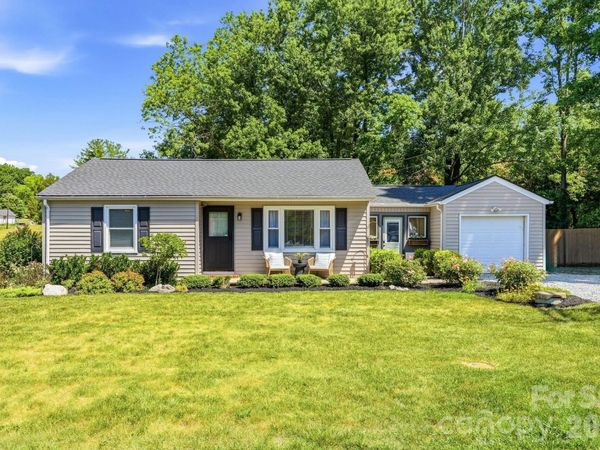 2758 Martin Street , Walkertown, NC 27051