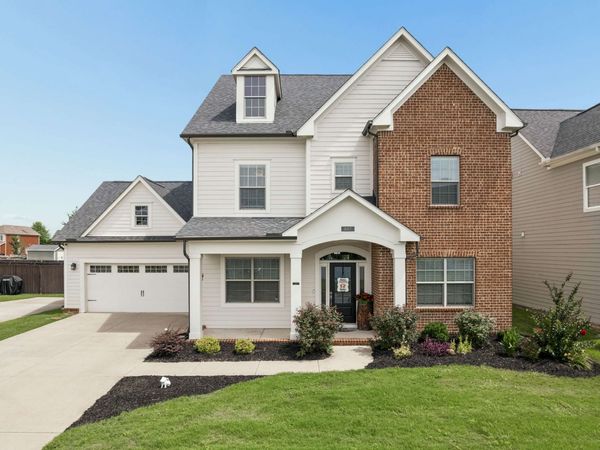 807 Sapphire Dr, Murfreesboro, TN 37128