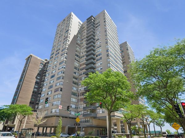 6301 N Sheridan Road, Unit 11L, Chicago, IL 60660