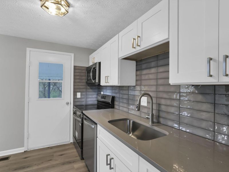 8906 Lakefield Court, Galloway, OH 43119 Photo 6
