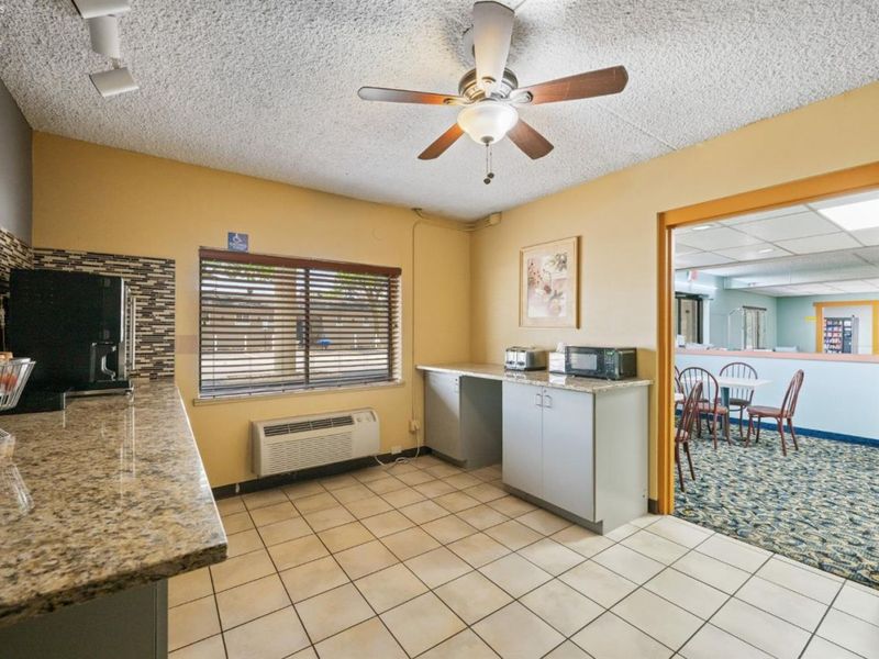 1704 E Perry Street, Port Clinton, OH 43452 Photo 12