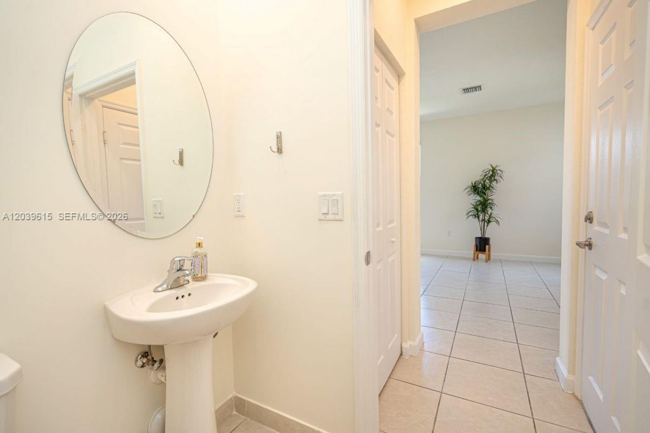 11064 W 33rd Way, Hialeah, FL 33018 Photo